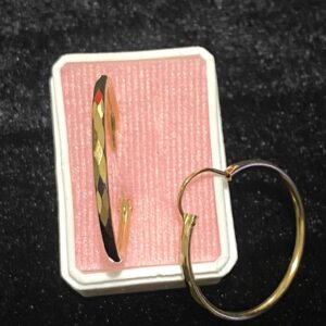 Arracada facetada oro laminado