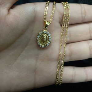 Medalla Virgen zirconia oro laminado