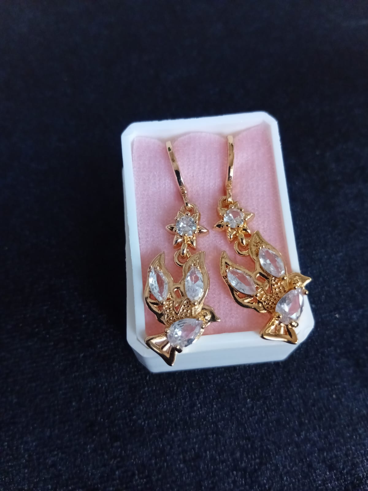 Arete largo caja oro laminado