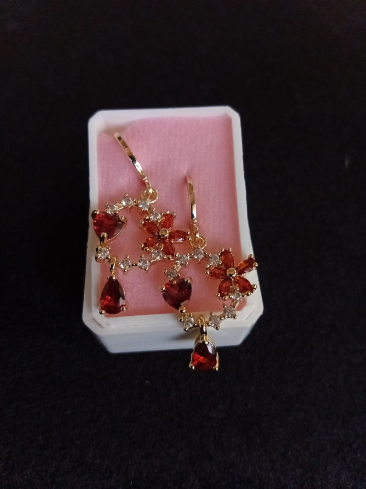 Arete largo caja oro laminado