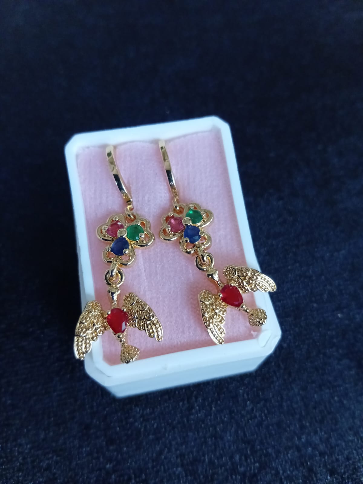 Arete largo caja oro laminado