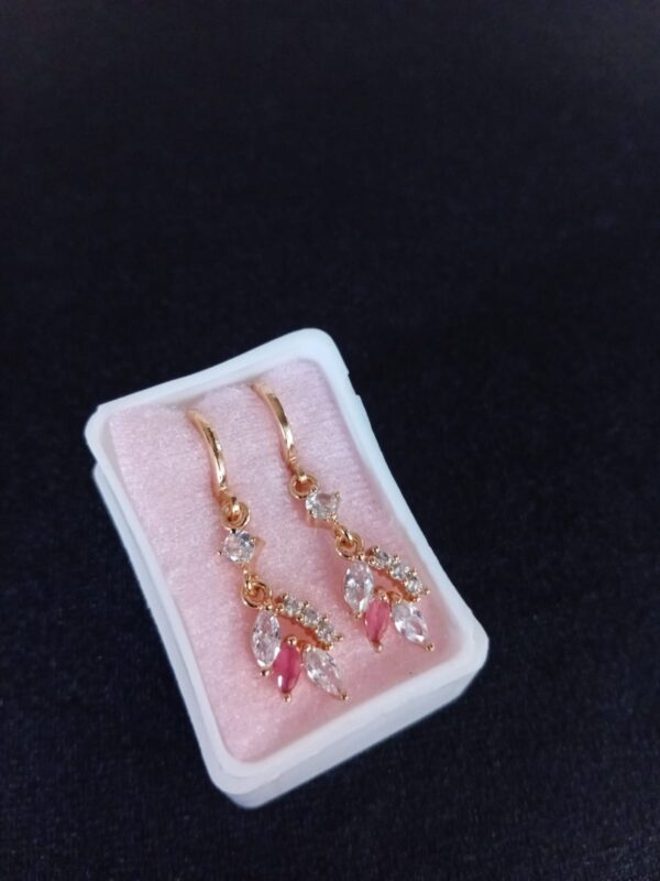 Arete largo caja oro laminado