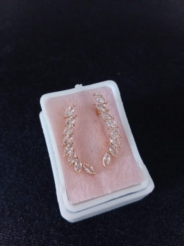 Arete trepador oro laminado