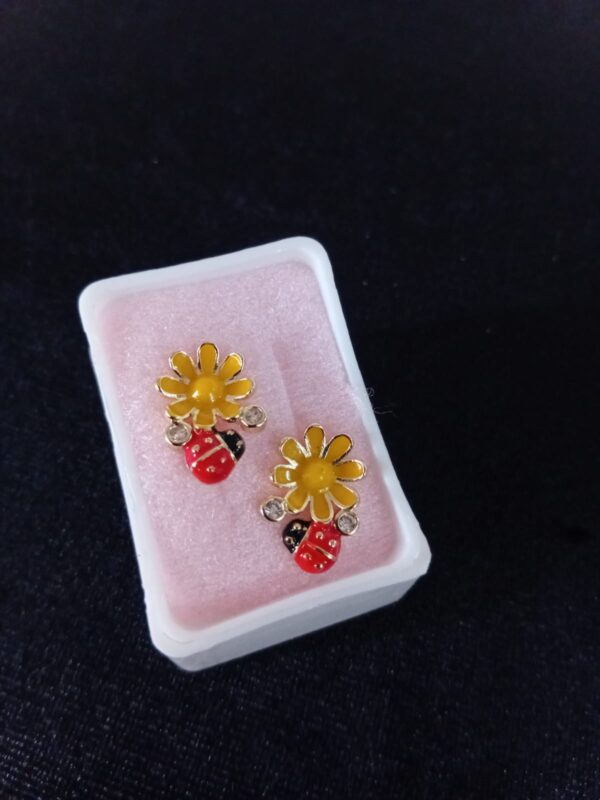 Arete poste mariposa oro laminado