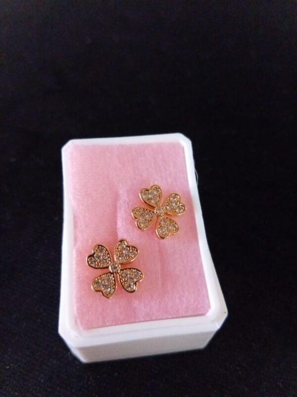 Arete poste mariposa oro laminado