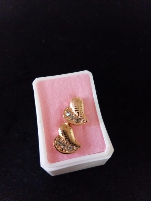 Arete poste mariposa oro laminado