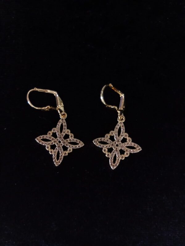 Arete largo oro laminado