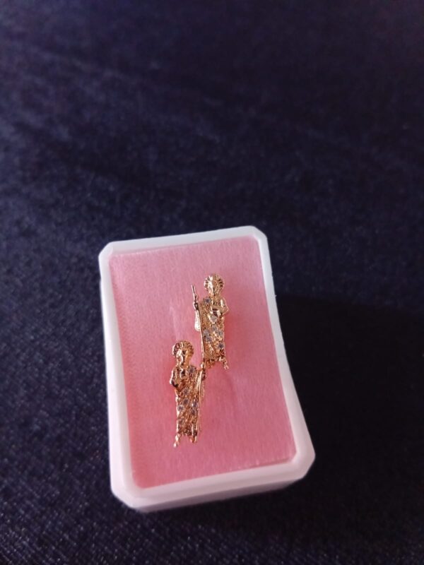 Arete poste mariposa oro laminado