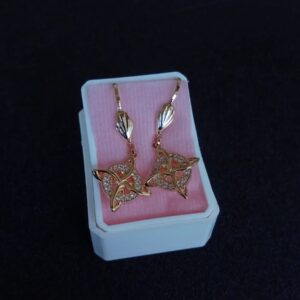 Arete tendencia oro laminado