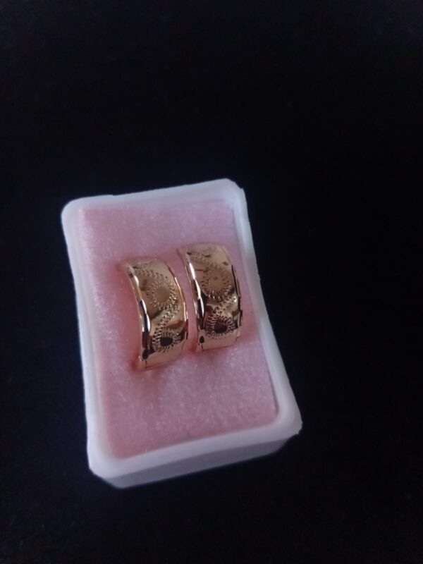 Arracada huggies oro laminado