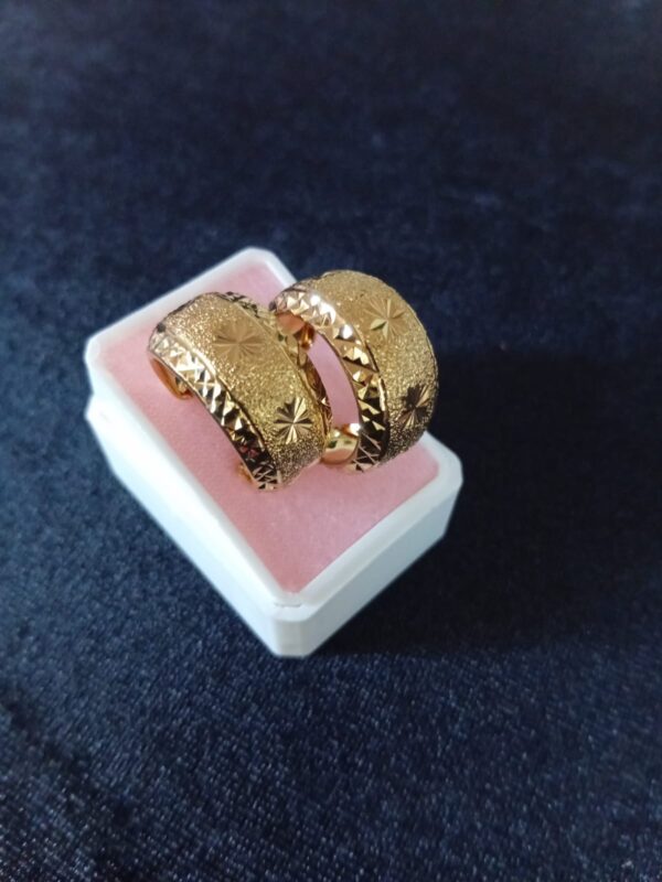 Arracada huggies oro laminado