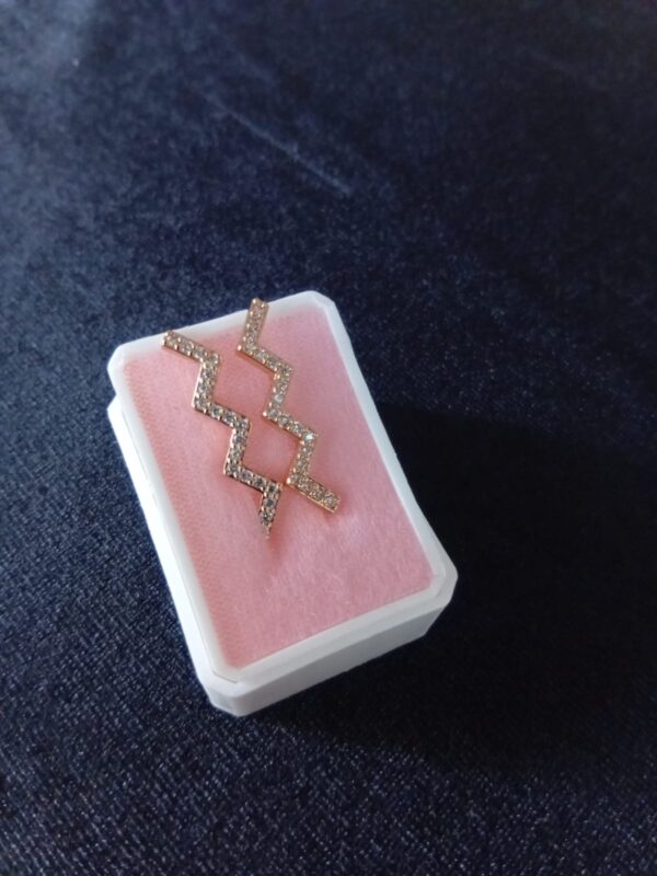 Arete trepador oro laminado
