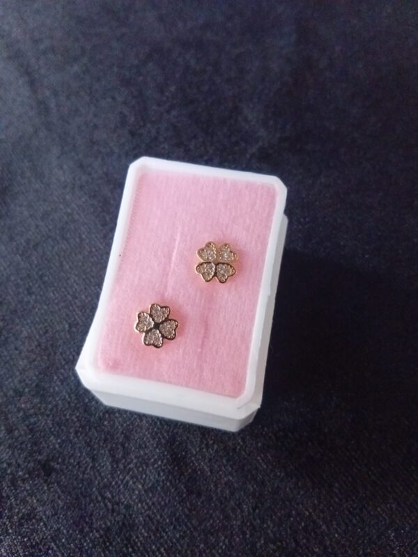 Arete poste mariposa oro laminado
