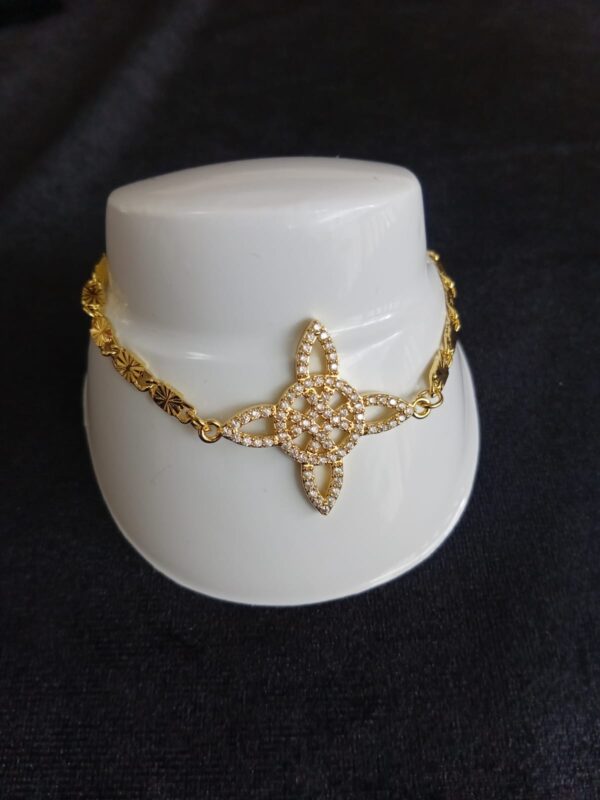 Pulsera con dije oro laminado