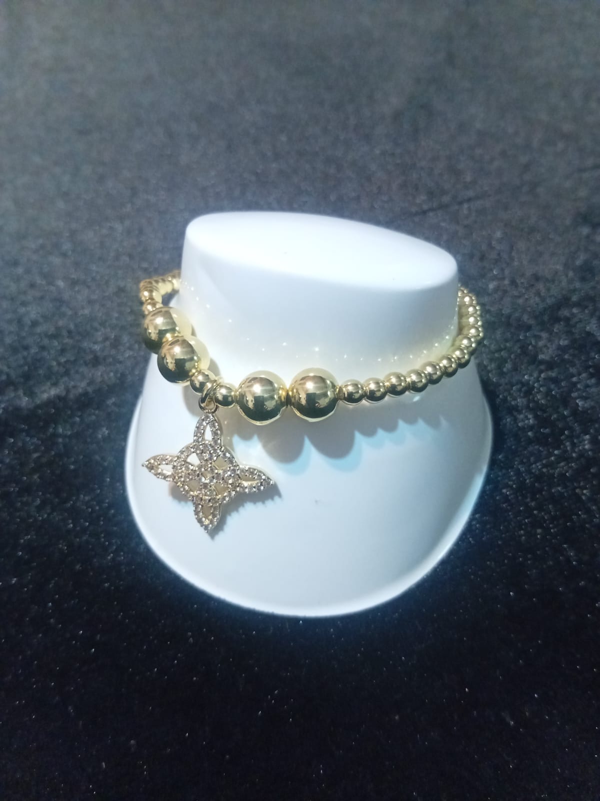 Pulsera con dije oro laminado