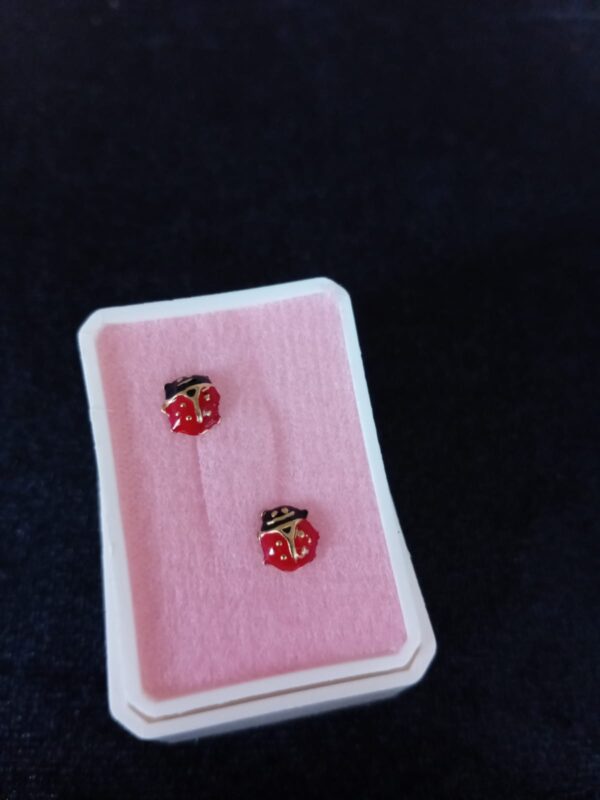 Broquel oro laminado