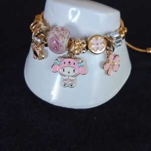 Pulsera con dijes oro laminado