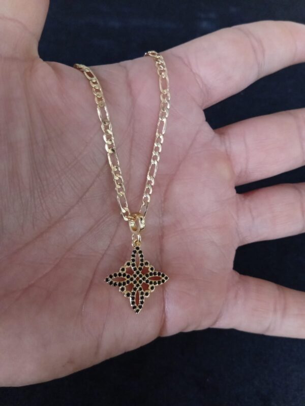 Dije mediano  oro laminado