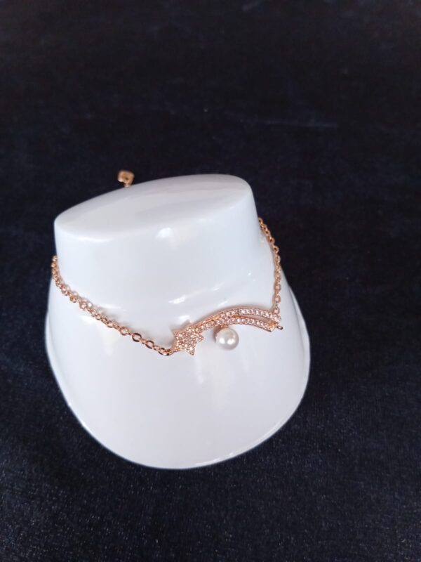 Pulsera delgada con zirconia oro laminado