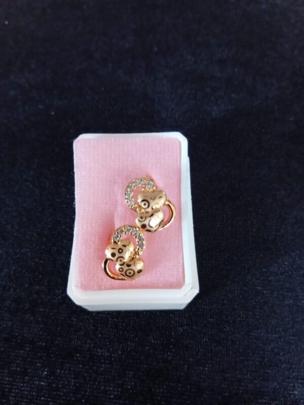 Arete poste mariposa oro laminado