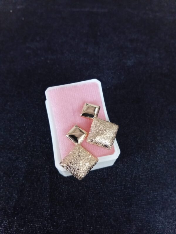 Arete poste mariposa oro laminado