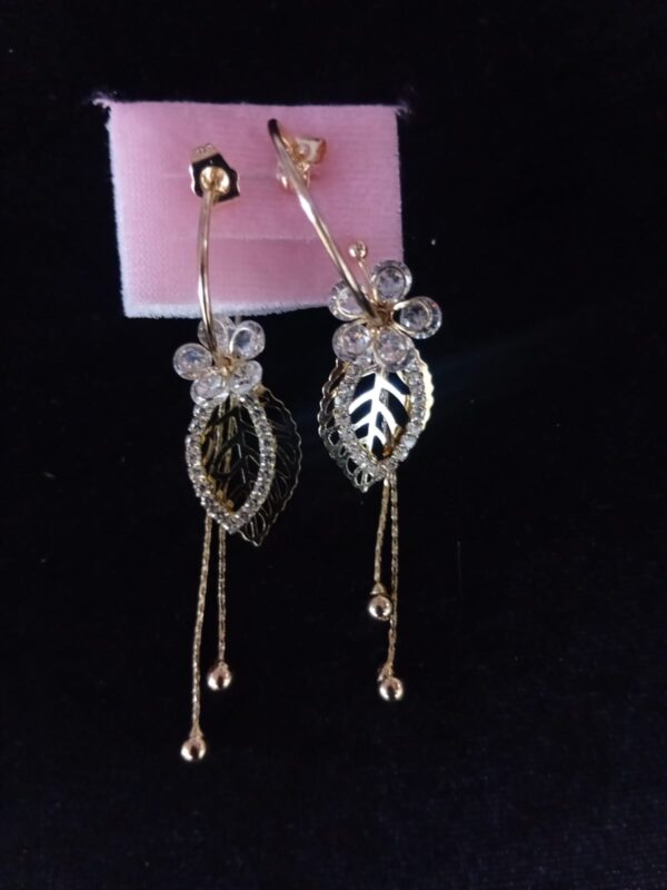 Arete largo oro laminado