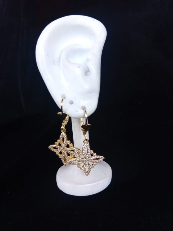 Arete largo oro laminado