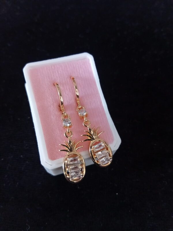 Arete largo caja  oro laminado