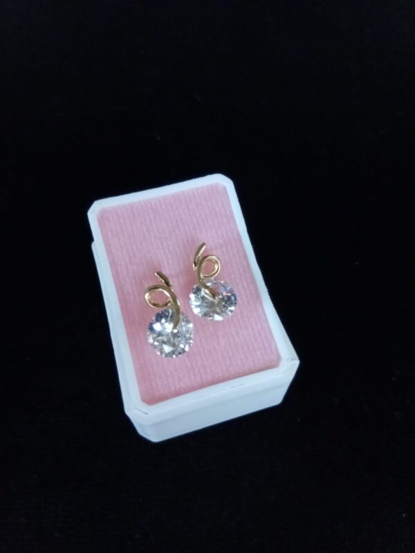 Arete poste mariposa oro laminado