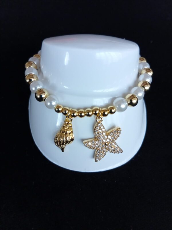 Pulsera con dijes oro laminado