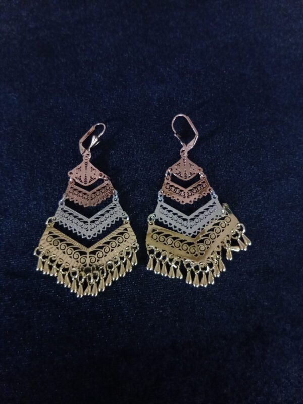 Arete largo oro laminado