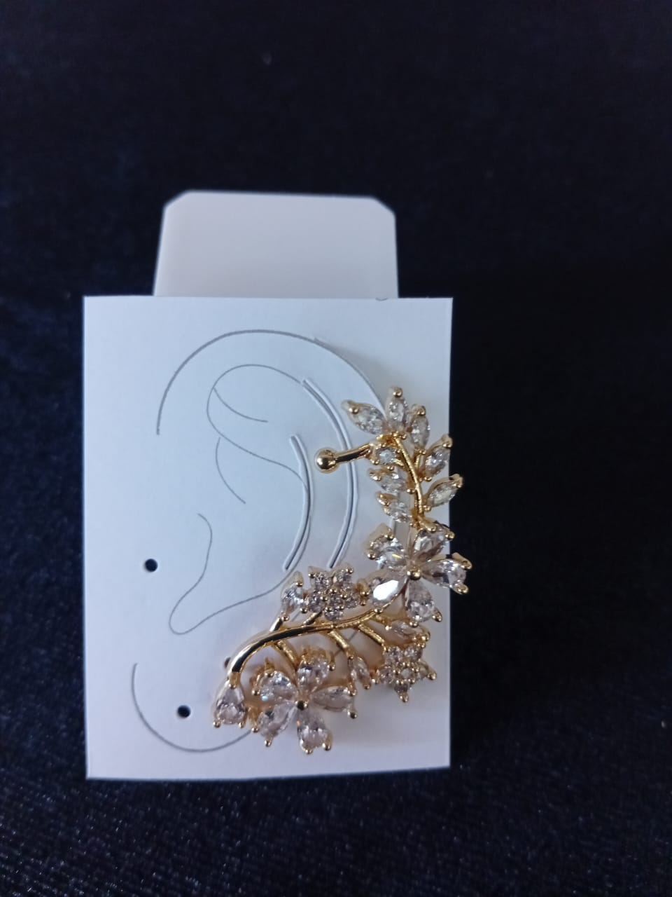 Arete trepador mariposa oro laminado