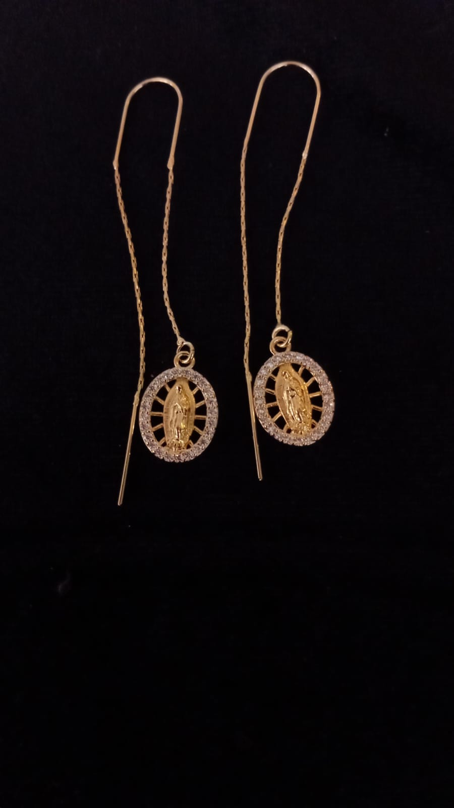 Arete largo oro laminado