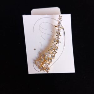 Arete trepador mariposa oro laminado