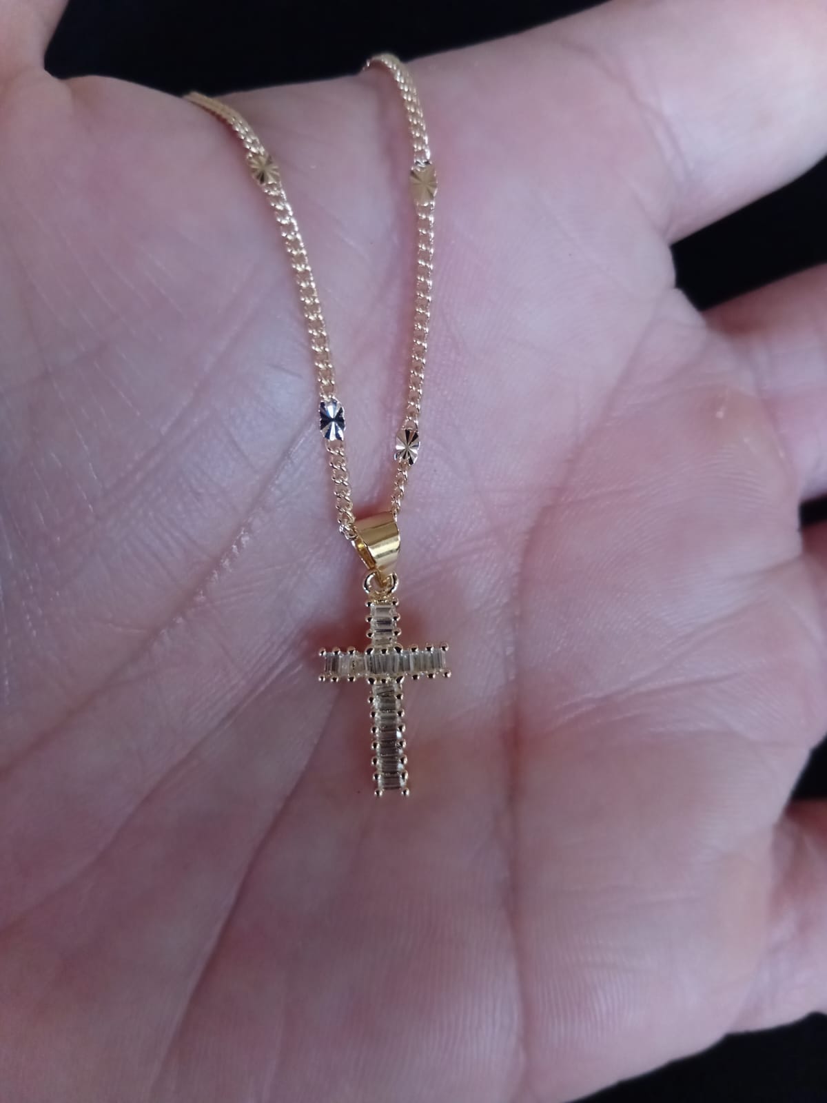 Cruz chica oro laminado