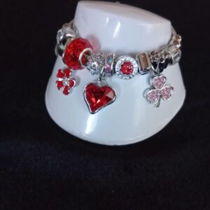 Pulsera con dijes oro laminado