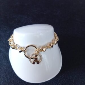 Pulsera con dijes oro laminado