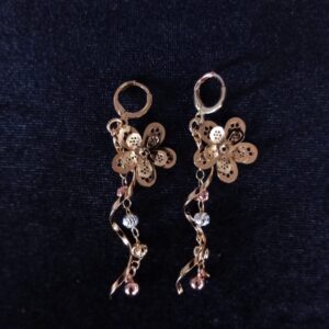 Arete largo oro laminado