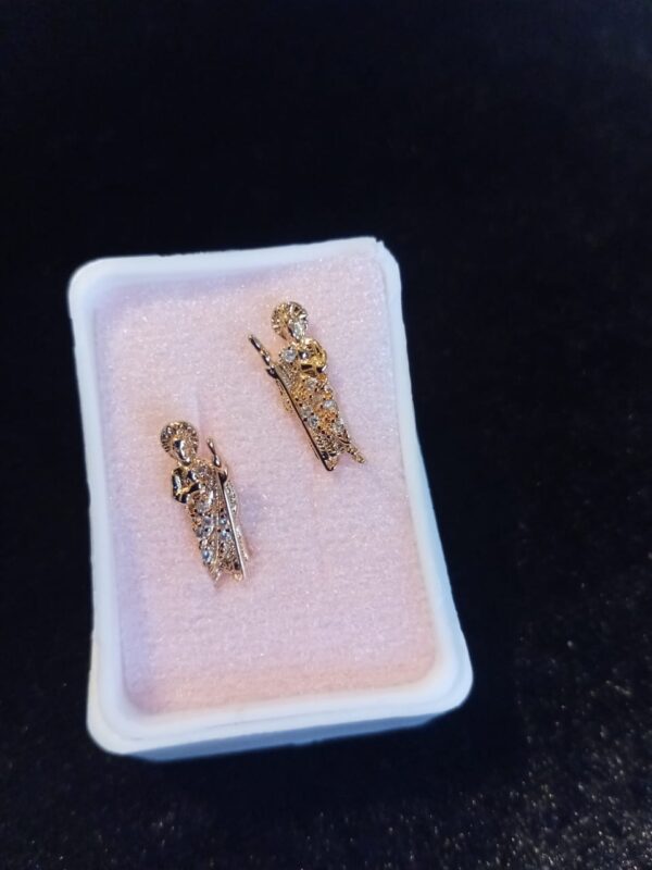 Arete poste mariposa oro laminado