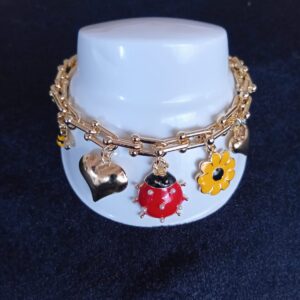Pulsera con dijes oro laminado