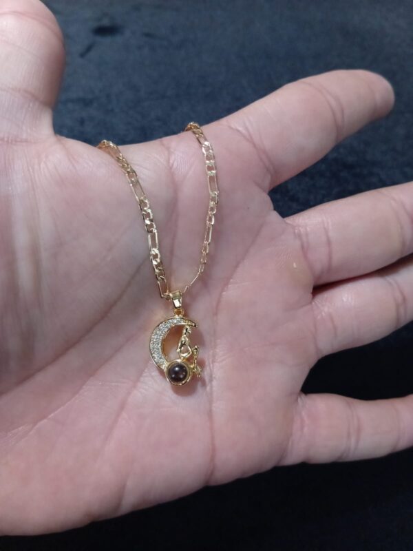 Dije mediano oro laminado