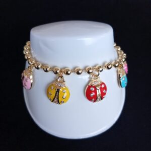 Pulsera con dijes oro laminado