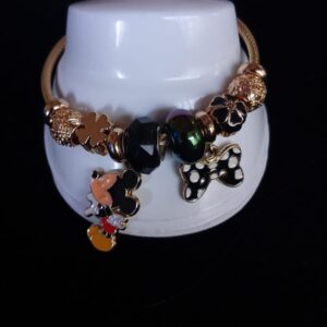 Pulsera con dijes oro laminado