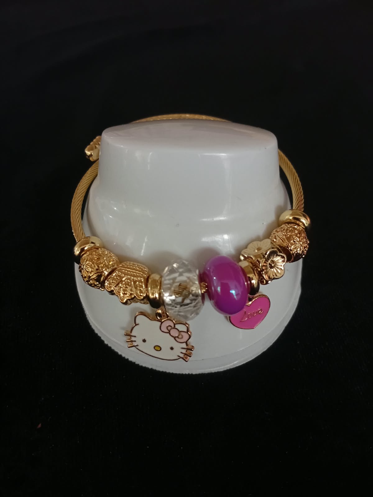 Pulsera ajustable con dijes oro laminado