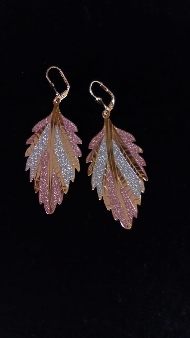 Arete largo oro laminado