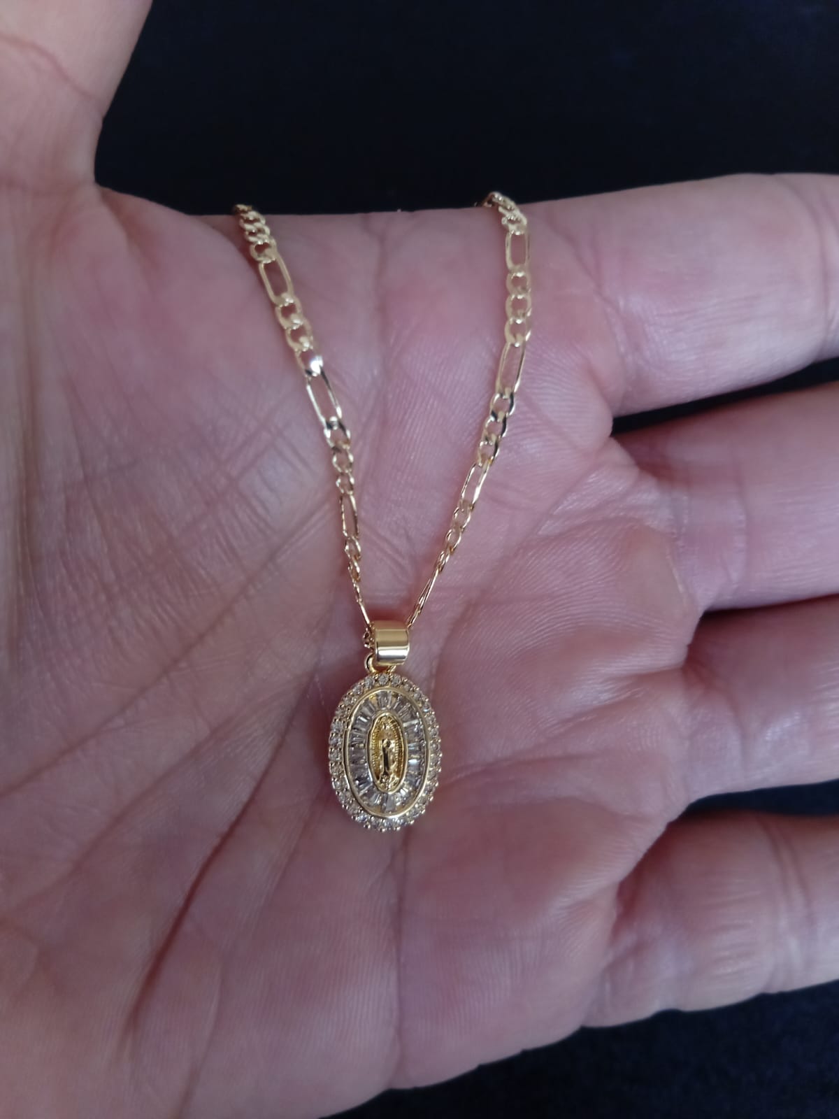 Medalla Zirconia oro laminado