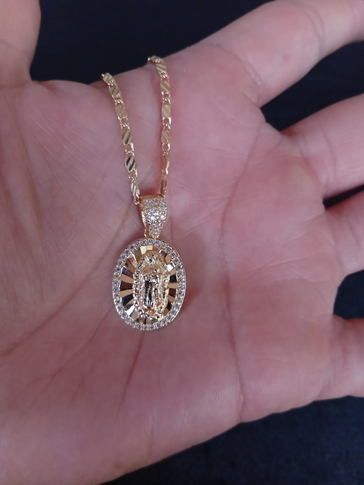 Medalla Zirconia oro laminado