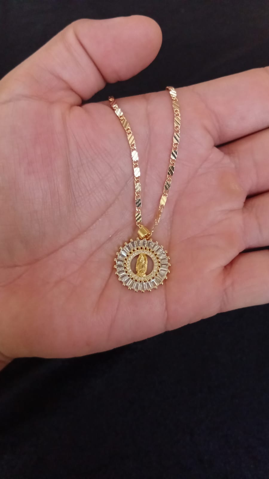 Medalla Zirconia oro laminado