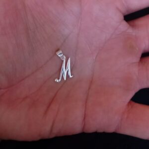 Inicial cursiva plata .925